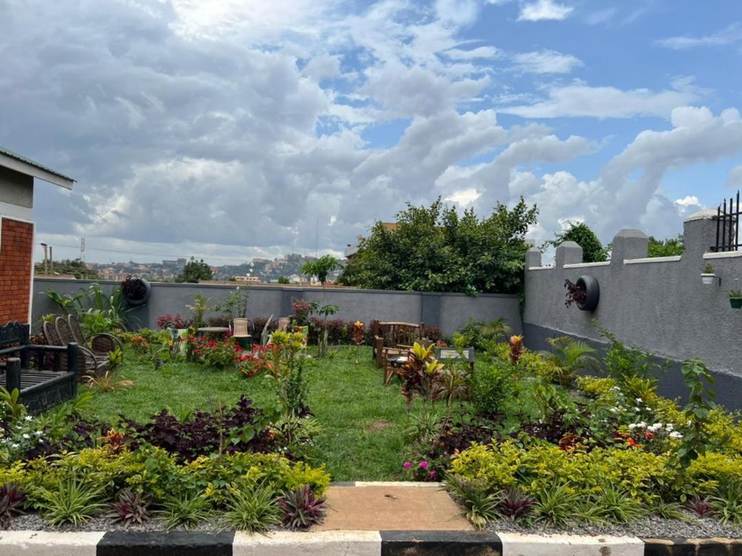City Oasis By Siima _ Hidden Gem City Family Home Kampala Exteriör bild